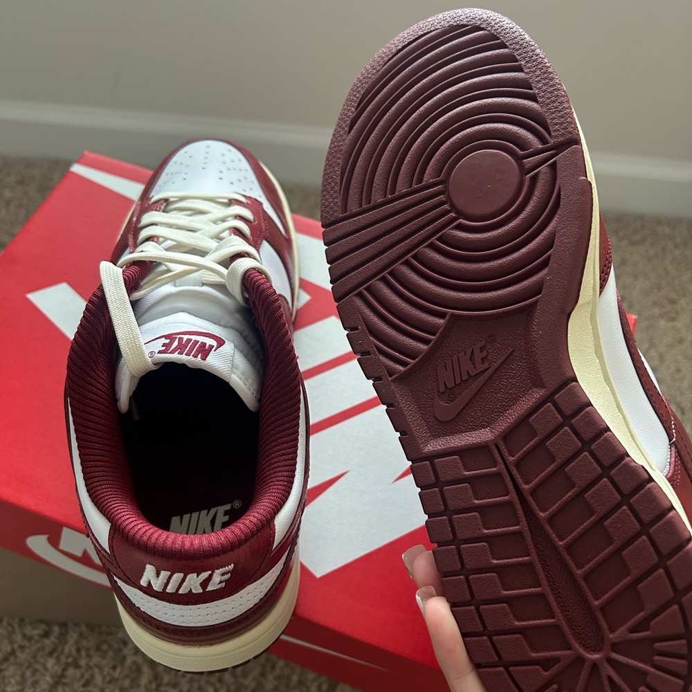 Nike - Picture 4 of 4